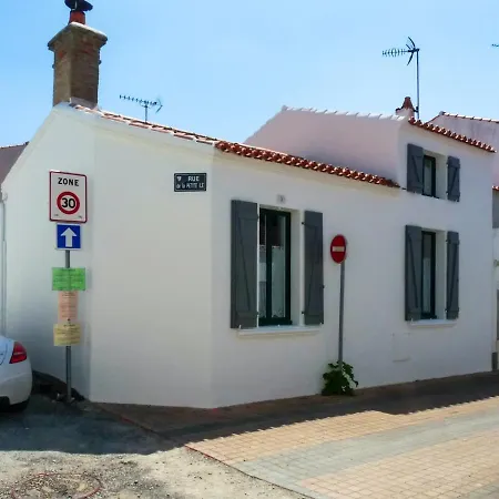 Hébergement de vacances Maison De 2 A Gilles Croix De Vie A 300 M De La Avec Terrasse Amenagee Et Wifi