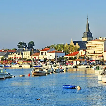 Hébergement de vacances Maison De 2 A Gilles Croix De Vie A 300 M De La Avec Terrasse Amenagee Et Wifi