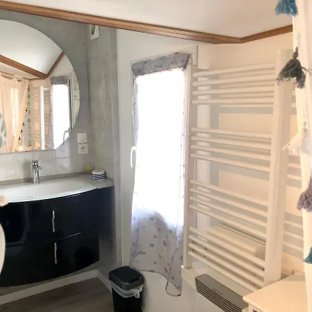 Maison De 2 A Gilles Croix De Vie A 300 M De La Avec Terrasse Amenagee Et Wifi Hébergement de vacances
